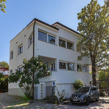 Amazing Apartment In Njivice With Kitchen Eksteriør billede