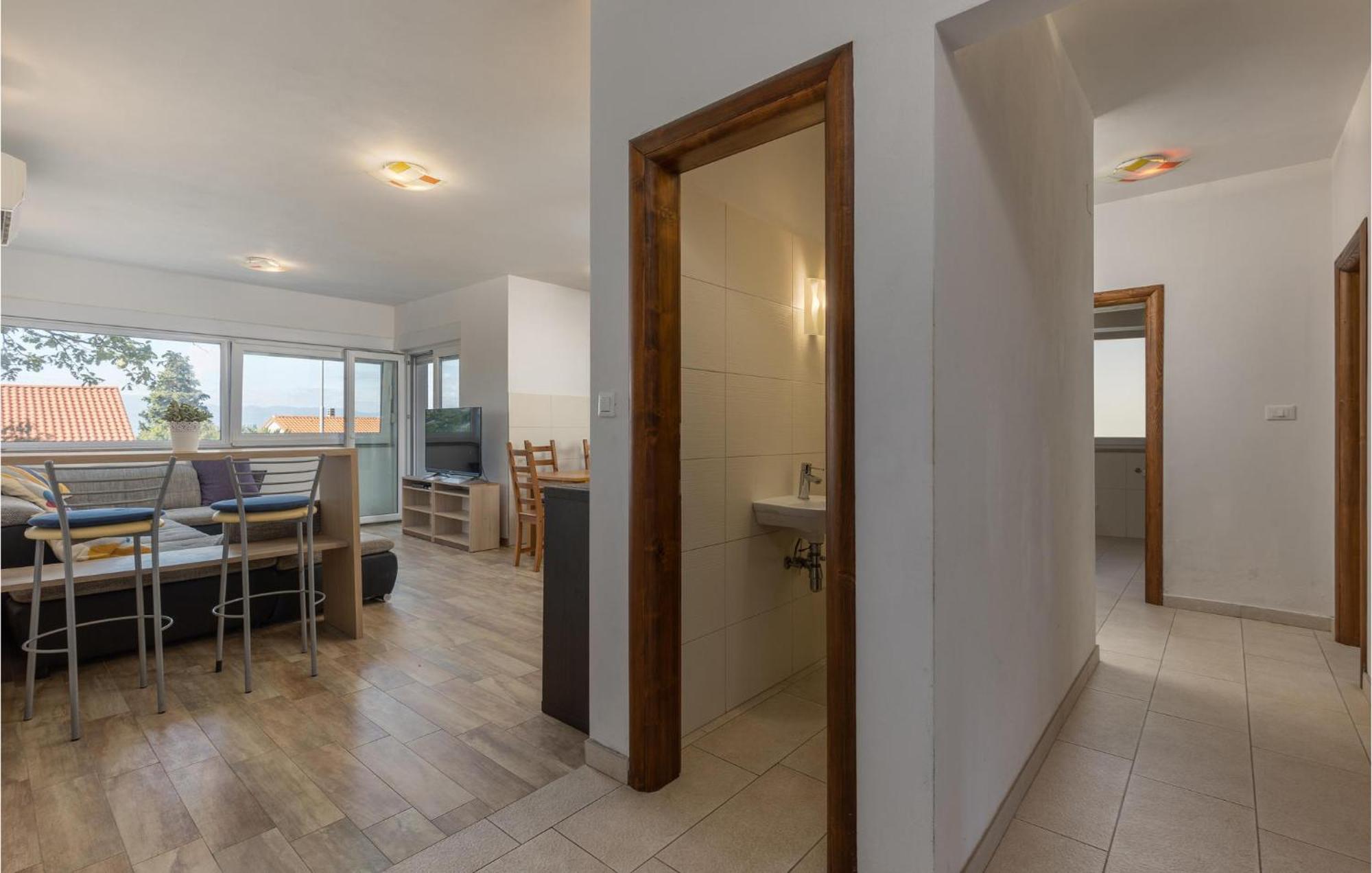 Amazing Apartment In Njivice With Kitchen Eksteriør billede