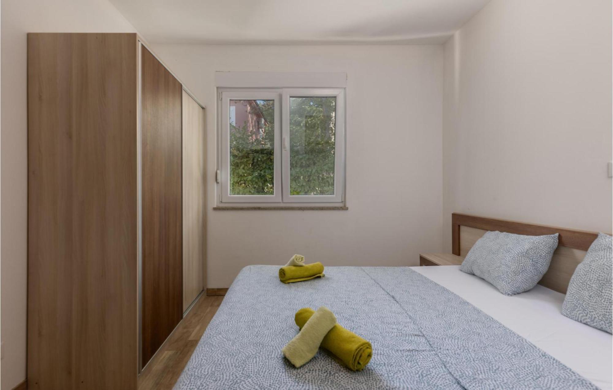 Amazing Apartment In Njivice With Kitchen Eksteriør billede