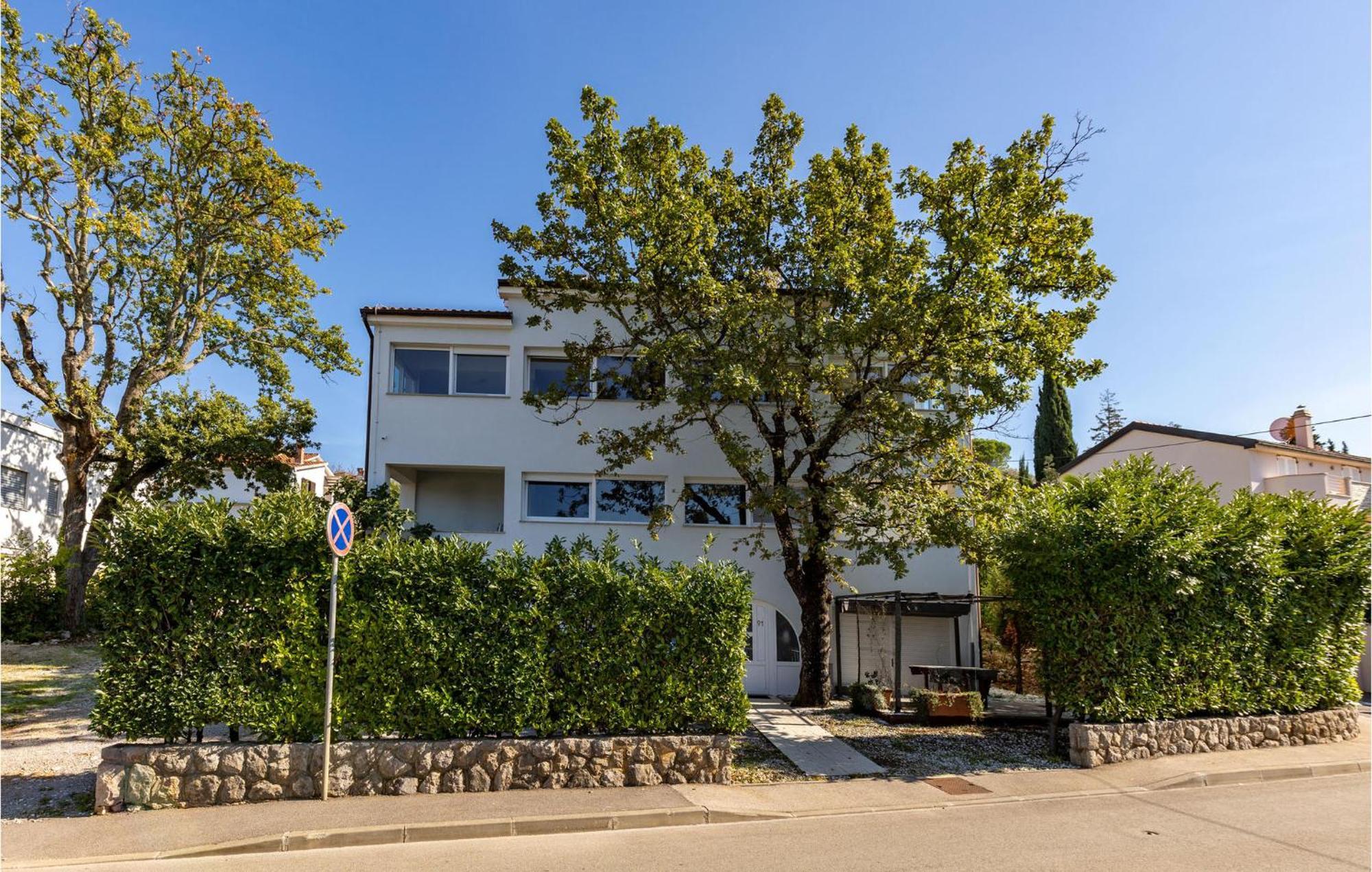 Amazing Apartment In Njivice With Kitchen Eksteriør billede