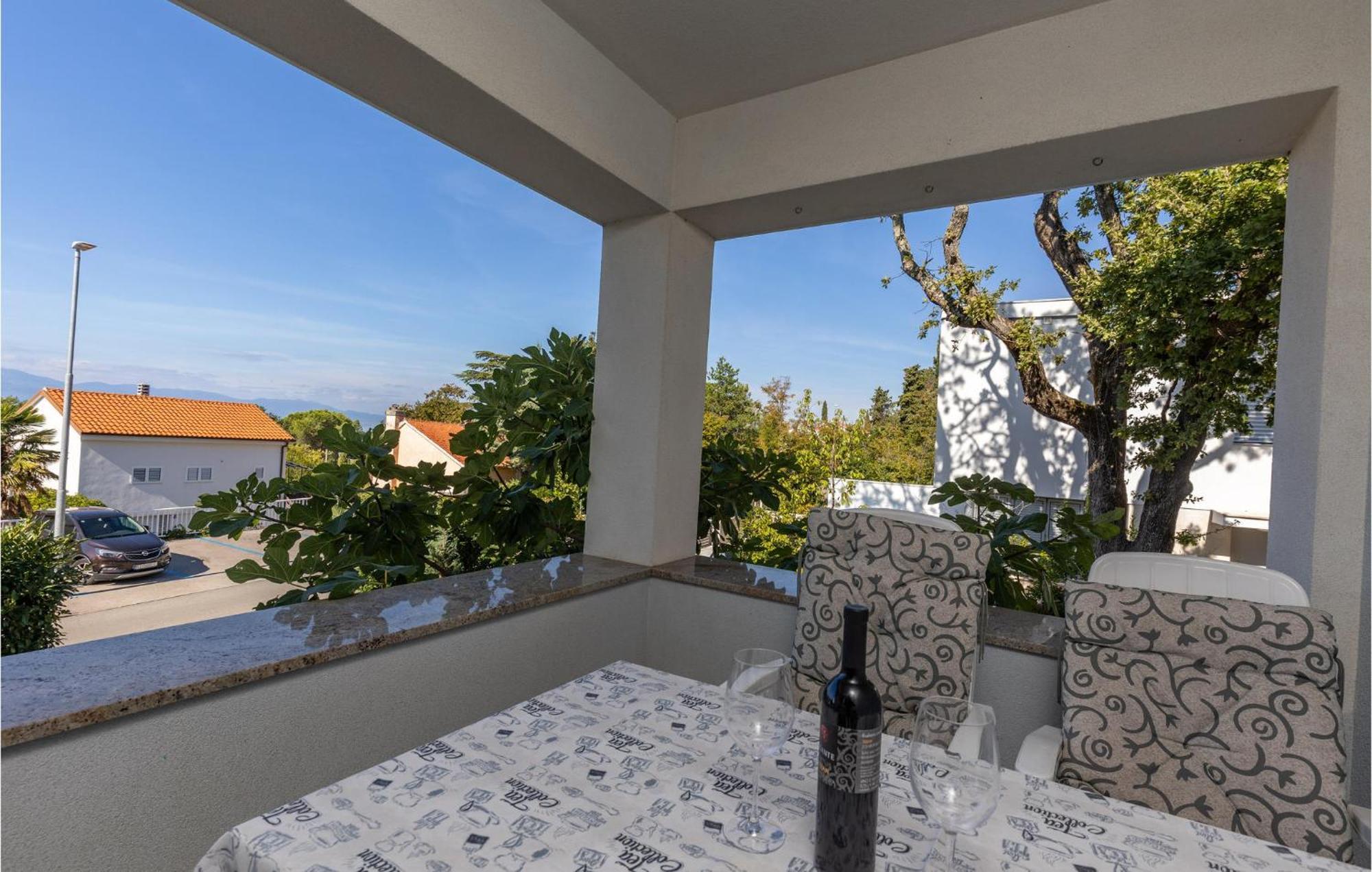 Amazing Apartment In Njivice With Kitchen Eksteriør billede
