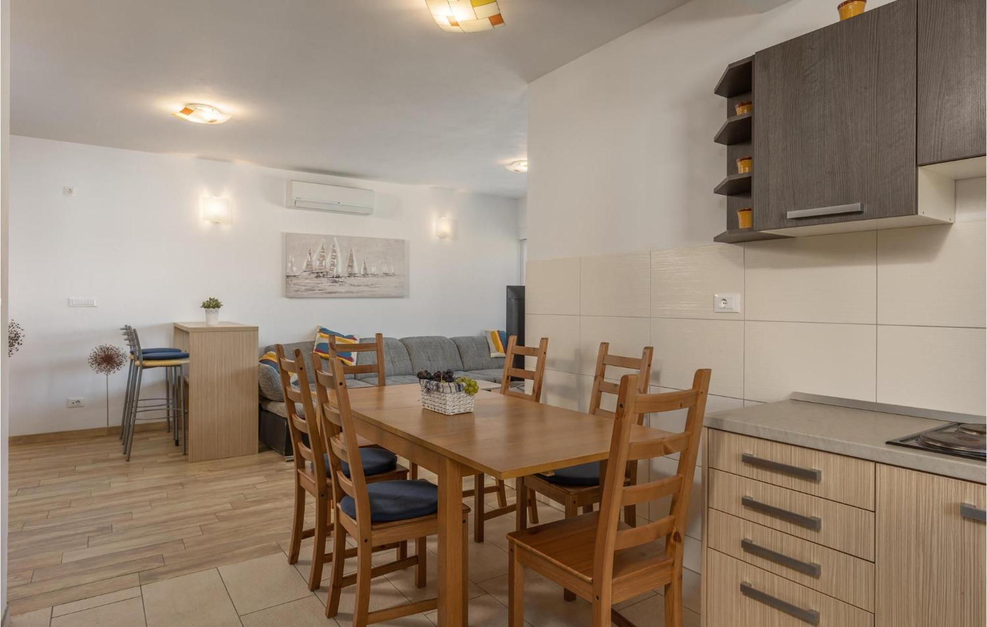 Amazing Apartment In Njivice With Kitchen Eksteriør billede