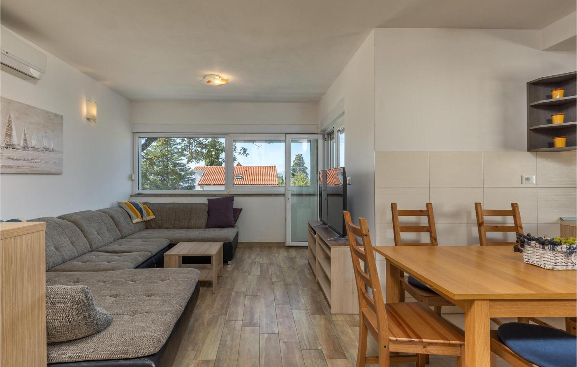 Amazing Apartment In Njivice With Kitchen Eksteriør billede
